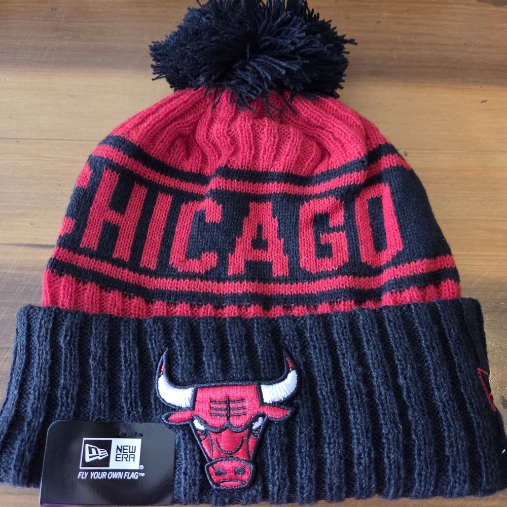 Chicago Bulls New Era Red & Black Knit Beanie. New